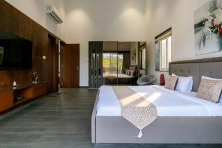 StayVista's The Tavern At Canary Farms - Mountain-View Luxury Mansion with Infinity Pool, Jacuzzi & Games Zone - Lonavala - 2