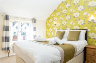 Cosy 3 Bed Cottage in Gloucester-Parking-Garden-Free Hot Tub at the Weekends - 1