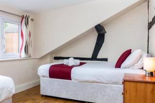 Cosy 3 Bed Cottage-Sleeps 6-Parking-Garden-Work or Leisure - 1