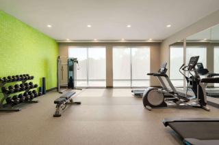 La Quinta Inn & Suites by Wyndham San Antonio Seaworld LAFB - San Antonio - 3