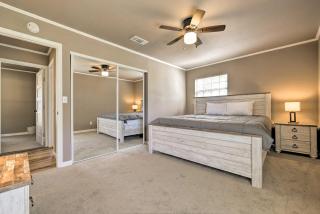 Quiet Haven with Hot Tub, 4 Mi to Canyon Lake! - Fischer - 1
