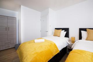Thomson House - Air Host & Stay - 2 mins to town - Stockport - 9
