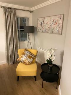 GS - Luxury, modern town centre, 2 beds, free parking for one vehicle - 2
