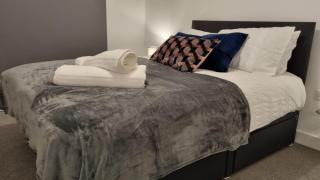 Spacious Balcony View Apt Near NEC BHX Free Parking Sleeps 4 - Hockley Heath - 4