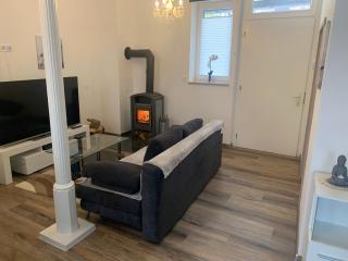Schöne kleine Einraumwohnung mit Küche und Kamin in Holzthaleben - Holzthaleben - 0