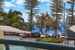 Mooloolaba Beachfront: Superior Resort Apartment - 4