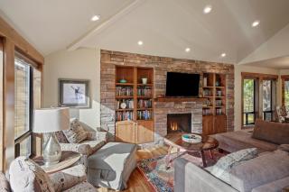 3 Tumalo Home with Wood Burning Stone Fireplace, Hot Tub, and BBQ on the Deck - 2