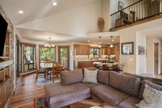 3 Tumalo with Wood Burning Fireplace - Sunriver - 2