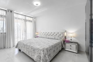 Amazing 3 bedroom apartment on the first line of the best Las Americas beach, air conditioner and terrace ocean view - Playa de las Americas - 4