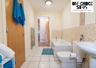 Cosy 2 bedroom apartment by One Choice Stays Serviced Accommodation Birmingham - City Centre - Wifi - 2