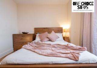 Cosy 2 bedroom apartment by One Choice Stays Serviced Accommodation Birmingham - City Centre - Wifi - 1