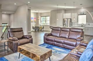 Modern & Spacious Houston Home - Pets Welcome! - 9
