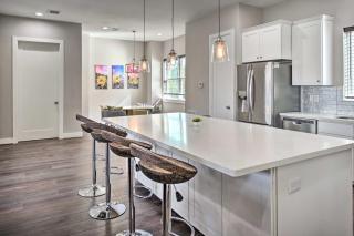 Modern and Spacious Houston Home - Pets Welcome! - Houston - 2