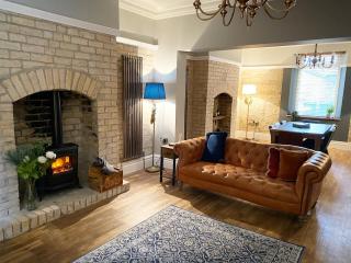 Farndale House-Hot tub - 2