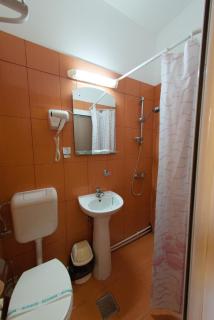 Hotel-Hostel Mignon Mamaia -private rooms with free parking - 9