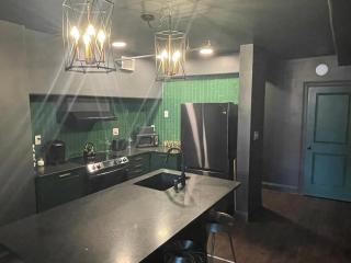 Luxury City Escape & Peaceful Retreat by Hollyhock - Louisville - 4