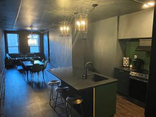 Luxury City Escape & Peaceful Retreat by Hollyhock - Louisville - 1