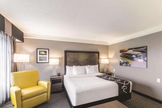 La Quinta Inn & Suites by Wyndham Austin Near The Domain - 2