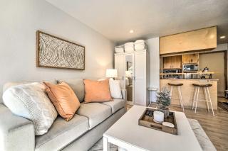 Walk to Ski Resort Tahoe Donner Studio with Balcony - Truckee - 6
