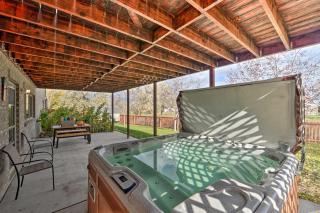 Outdoor Enthusiasts Retreat with Hot Tub, Deck - Lander - 8