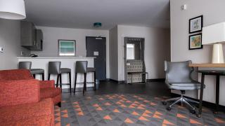 Holiday Inn & Suites Philadelphia W - Drexel Hill by IHG - Drexel Hill - 5