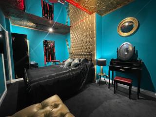 Boutique Dungeon - Brighton & Hove - 9