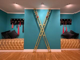 Boutique Dungeon - 1