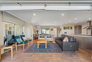 Lakeside Vistas Magic - Rainbow Point Home - Taupo - 4