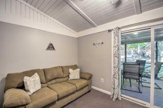 Massanutten Getaway with Fireplace Hike and Ski! - McGaheysville - 4