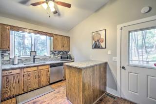 Massanutten Getaway with Fireplace Hike and Ski! - McGaheysville - 2