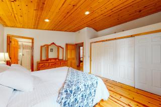 Laurelwood Manor - 2