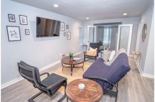 Stylish 4 Br2Ba Renovated Home Near Downtown - San Antonio - 7
