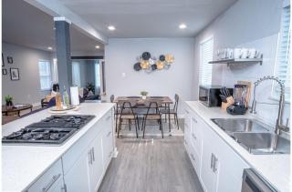 Stylish 4 Br2Ba Renovated Home Near Downtown - San Antonio - 3