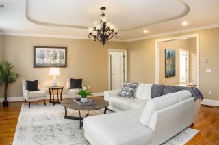 Premium WIFI! Luxurious Home in ASHEVILLE with PRIVATE Hot tub! - Asheville - 5
