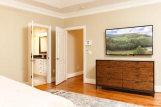 Premium WIFI! Luxurious Home in ASHEVILLE with PRIVATE Hot tub! - Asheville - 2