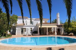 Peaceful 4BR villa on Gramacho golf resort w/ private pool - Lagoa - 0