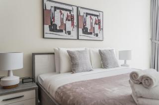 HiGuests - Luxury Apartment in the Iconic Park Towers - 1