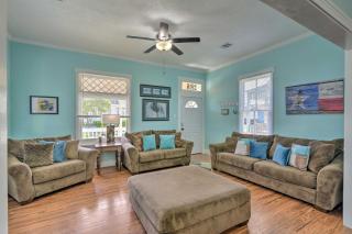 Pet-Friendly Galveston Home Blocks to Beach! - 7