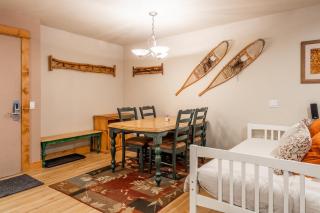 New Listing Updated 1 bedrm 1 bath Summit H Building #95 condo Just steps to Eagle Lodge sleeps 4 - Mammoth Lakes - 5