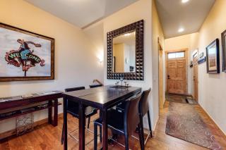 Urban Mountain Getaway & Alpenglow Chalet - 3