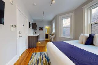 A Stylish Stay w/ a Queen Bed, Heated Floors.. #22 - Brookline - 3