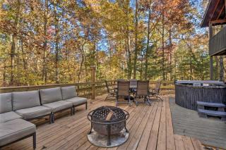 Spacious Cabin with Furnished Deck and Hot Tub! - Mashburn Mill - 9