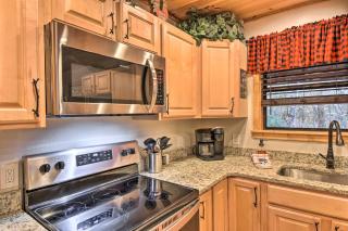 Spacious Cabin with Furnished Deck and Hot Tub! - Mashburn Mill - 1