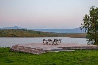StayVista at Nihira Farms with Lake View - Kamshet - 8