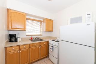 Tropic Isle Hotel & Apartment - 1