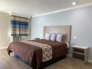 Mojave Inn - 0