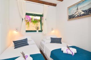 Apartments and Rooms Kampanel - Hvar - 1