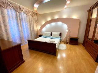 Видові апартаменти з джакузі в самому центрі - Dnipro - 0