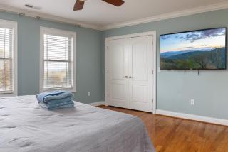 Premium WIFI! Luxurious Home in ASHEVILLE with PRIVATE Hot tub! - 6