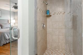 Premium WIFI! Luxurious Home in ASHEVILLE with PRIVATE Hot tub! - 8